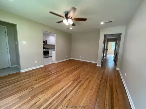 823 Vine St, Bryan, TX 77802 photo 2