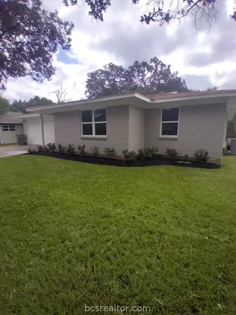 823 Vine St, Bryan, TX 77802 photo 1
