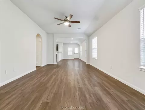949 Harper Ln, Bryan, TX 77803 photo 3