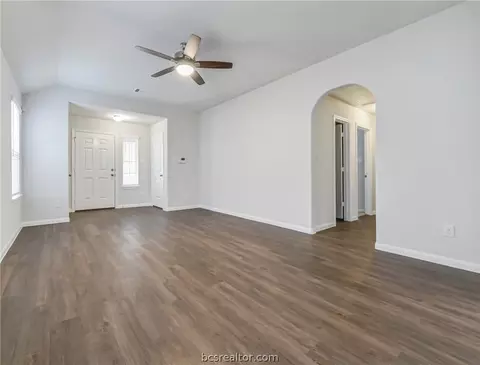 949 Harper Ln, Bryan, TX 77803 photo 4