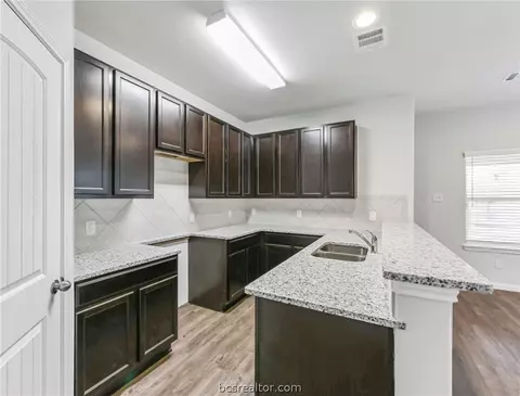 949 Harper Ln, Bryan, TX 77803 photo 6