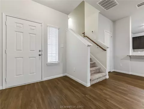 974 Rice Dr, Bryan, TX 77803 photo 2