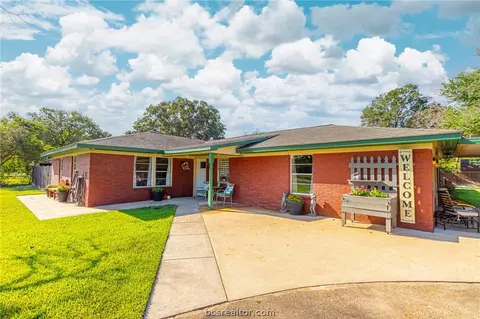 1001 Maple, Calvert, TX 77837 photo 2