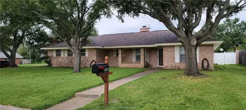 800 Avondale, Bryan, TX 77802 photo 1