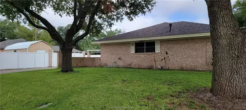 800 Avondale, Bryan, TX 77802 photo 8