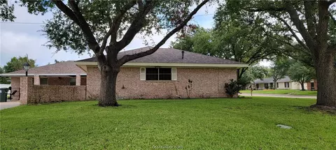 800 Avondale, Bryan, TX 77802 photo 5
