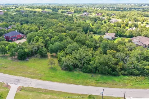9040 Green Br, Bryan, TX 77808 photo 6