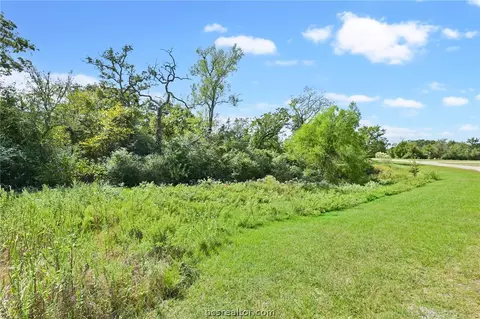 9040 Green Br, Bryan, TX 77808 photo 4