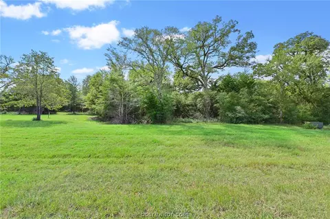 9040 Green Br, Bryan, TX 77808 photo 2