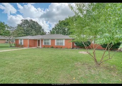 602 E Barton St, Calvert, TX 77837 photo 4