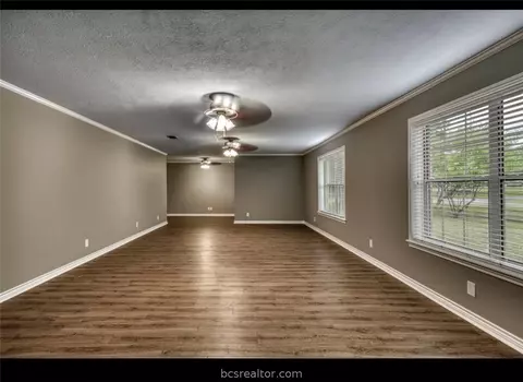 602 E Barton St, Calvert, TX 77837 photo 9