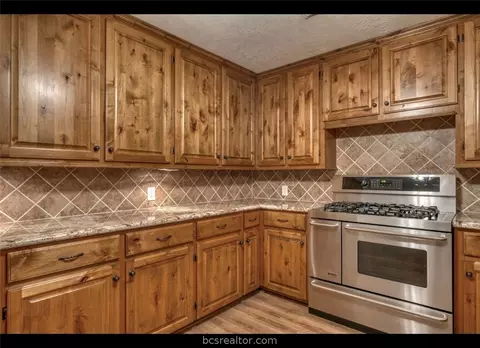 602 E Barton St, Calvert, TX 77837 photo 11