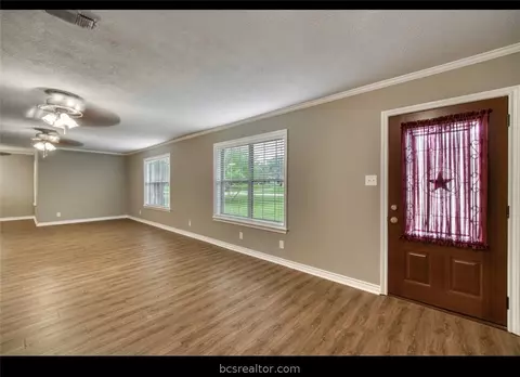 602 E Barton St, Calvert, TX 77837 photo 6