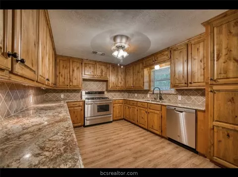 602 E Barton St, Calvert, TX 77837 photo 10
