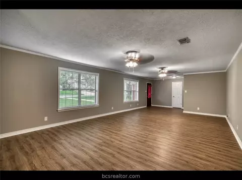 602 E Barton St, Calvert, TX 77837 photo 7