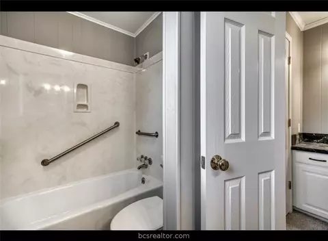 602 E Barton St, Calvert, TX 77837 photo 17