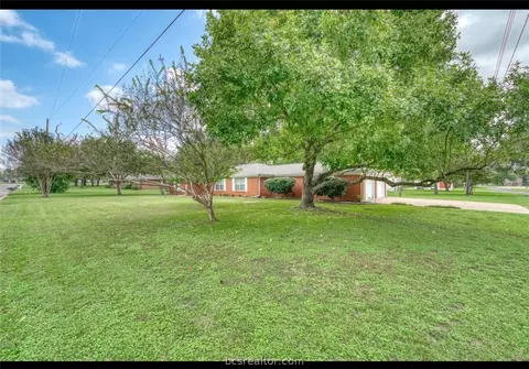 602 E Barton St, Calvert, TX 77837 photo 3