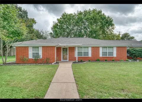 602 E Barton St, Calvert, TX 77837 photo 1