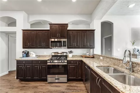 2139 Naples Way, Bryan, TX 77808 photo 11