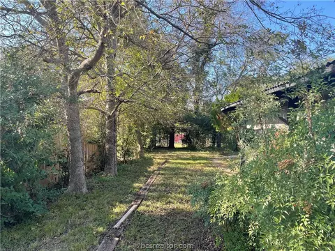 407 E 8th St, Hearne, TX 77859 photo 17
