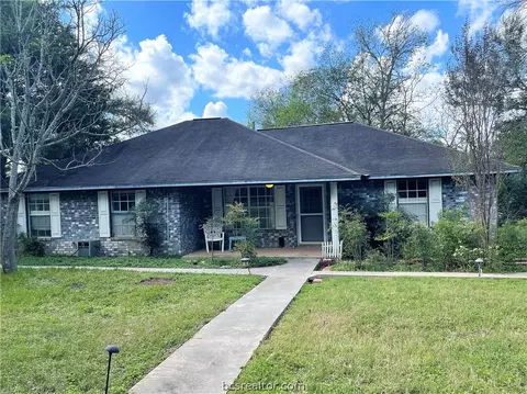 407 E 8th St, Hearne, TX 77859 photo 1