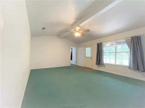 407 E 8th St, Hearne, TX 77859 photo 5