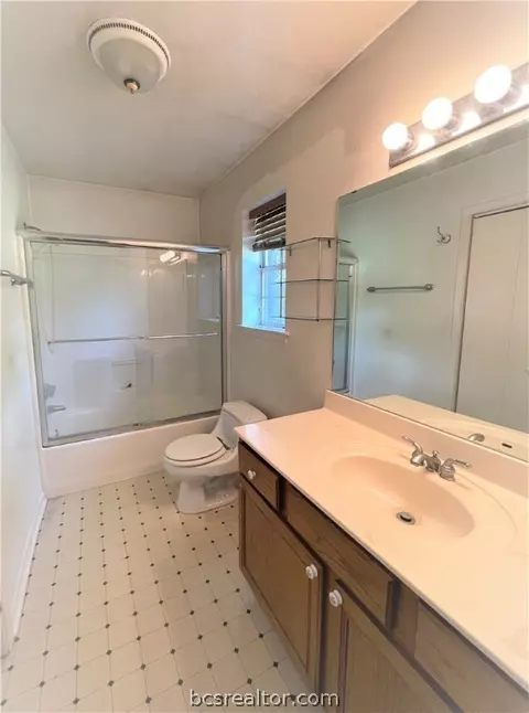 407 E 8th St, Hearne, TX 77859 photo 7
