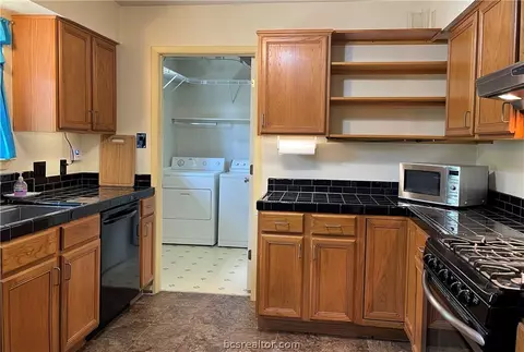 407 E 8th St, Hearne, TX 77859 photo 3