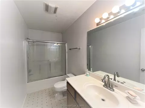 407 E 8th St, Hearne, TX 77859 photo 9