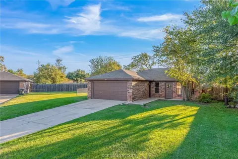 3908 Sioux, Bryan, TX 77802 photo 2