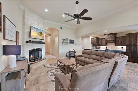 3556 Foxcroft Path, Bryan, TX 77808 photo 5