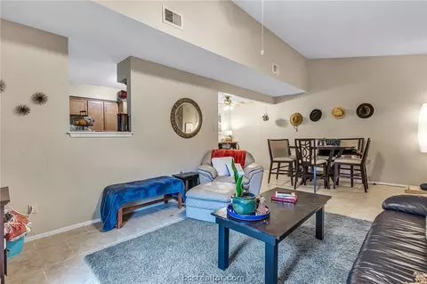 2100 Windsor Drive 22, Bryan, TX 77802 photo 6