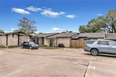 2100 Windsor Drive 22, Bryan, TX 77802 photo 2