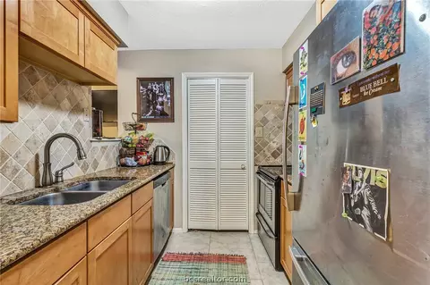 2100 Windsor Drive 22, Bryan, TX 77802 photo 4
