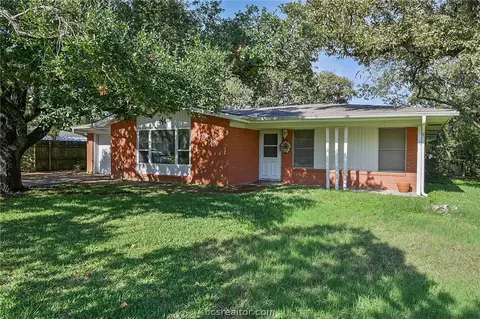 318 Dunn St, Bryan, TX 77801 photo 2
