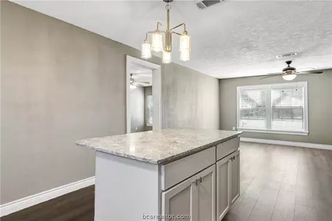 800 Oak St, Bryan, TX 77802 photo 10