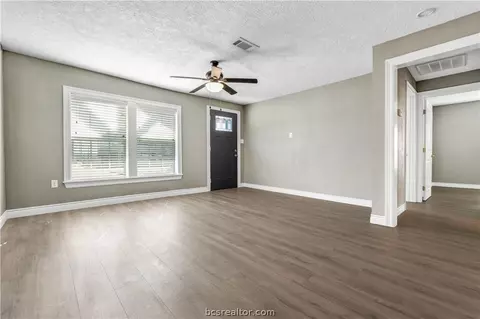 800 Oak St, Bryan, TX 77802 photo 4