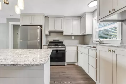 800 Oak St, Bryan, TX 77802 photo 7