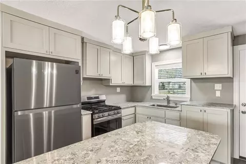 800 Oak St, Bryan, TX 77802 photo 8