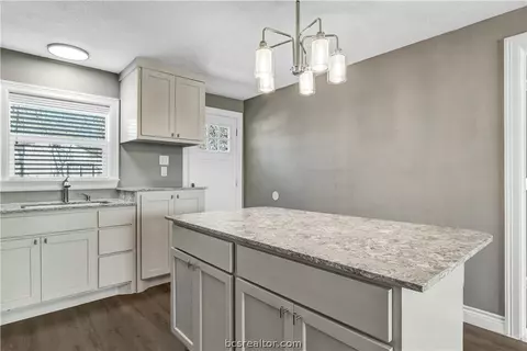 800 Oak St, Bryan, TX 77802 photo 9