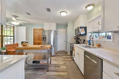 2526 Arbor Dr, Bryan, TX 77802 photo 6