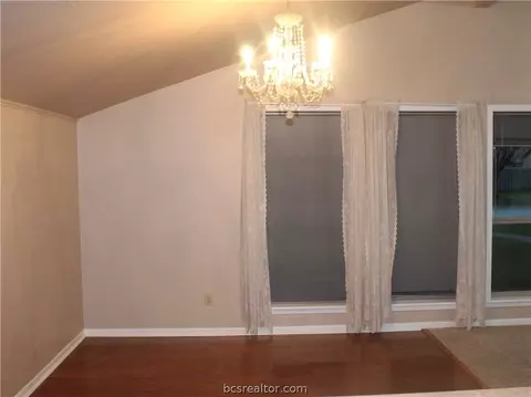 2202 Windsor Dr, Bryan, TX 77802 photo 3