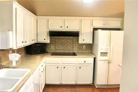 2202 Windsor Dr, Bryan, TX 77802 photo 4