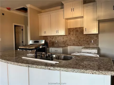 1100 Henderson St, Bryan, TX 77803 photo 5