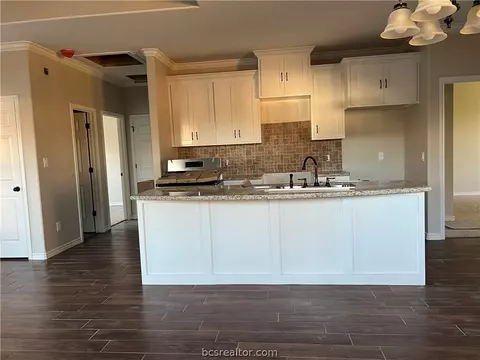 1100 Henderson St, Bryan, TX 77803 photo 4