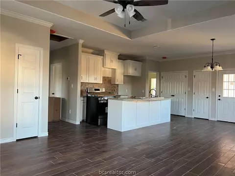 1100 Henderson St, Bryan, TX 77803 photo 3