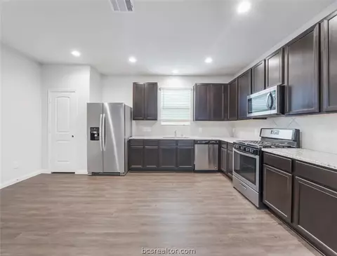 970 Rice Dr, Bryan, TX 77803 photo 9