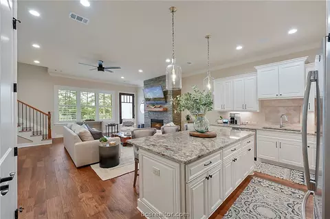 2806 Maroon Ct, Bryan, TX 77807 photo 7