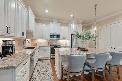 2806 Maroon Ct, Bryan, TX 77807 photo 6
