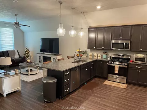 4271 Harding, Bryan, TX 77802 photo 3